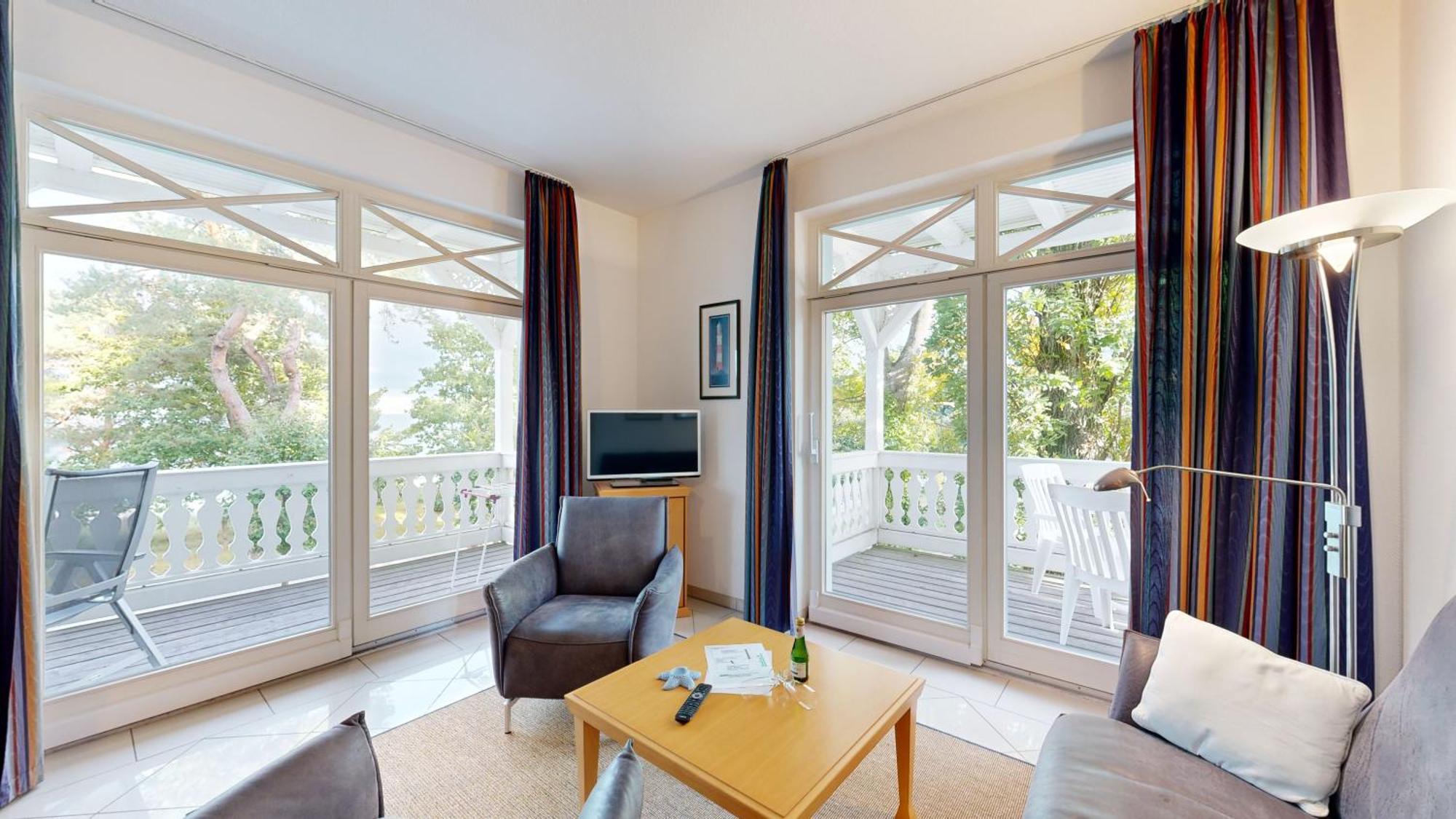 Fewos Direkt Am Strand, Mit Suedbalkon Oder Mit Balkon Mit Meerblick, Strandburg, Apartment *