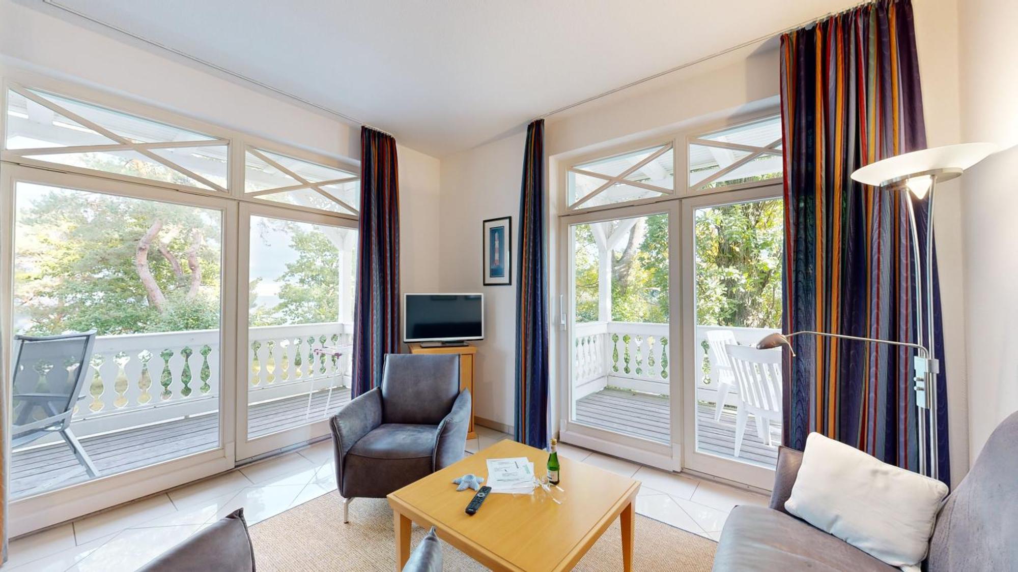 Fewos Direkt Am Strand, Mit Suedbalkon Oder Mit Balkon Mit Meerblick, Strandburg, Apartment *