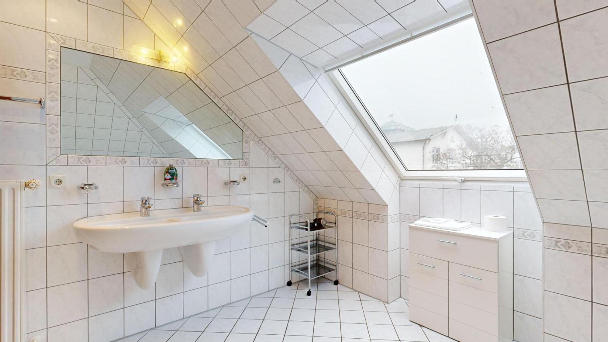 Fewos Direkt Am Strand, Mit Suedbalkon Oder Mit Balkon Mit Meerblick, Strandburg, *
